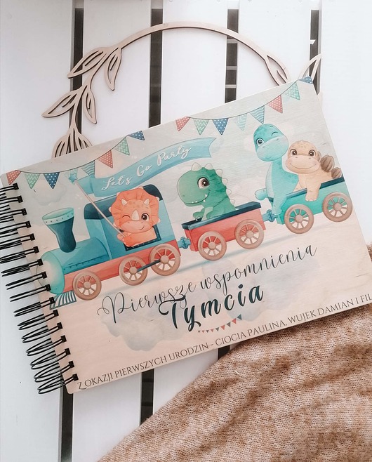notatniki i albumy WESOŁY POCIĄG personalizowany album dla dzieci na roczek pamiątka chrztu