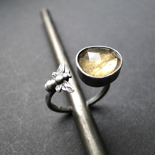pierścionki srebrne Rezerwacja-pierścień z cytrynem i pszczołą