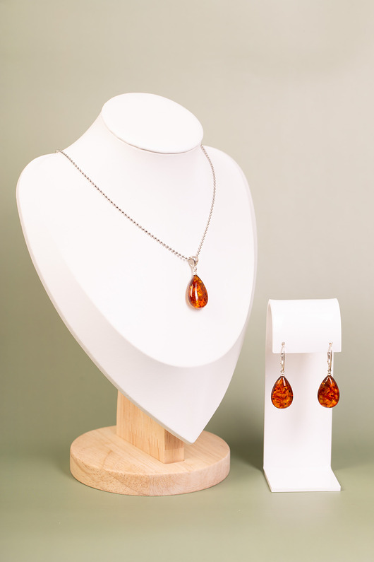komplet biżuterii Komplet biżuterii srebrnej z koniakowym bursztynem bałtyckim