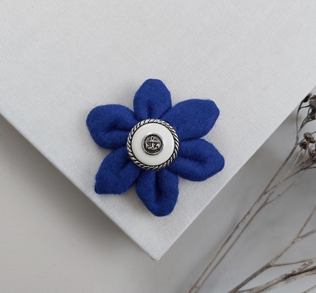 broszki Broszka w stylu marynarskim - kobaltowy kwiat