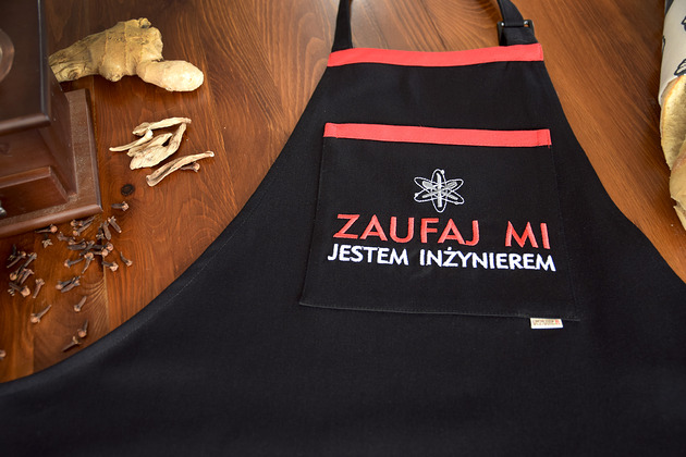fartuchy kuchenne Fartuch Kuchenny CZARNY bawełniany haftowany ZAUFAJ MI, JESTEM INŻYNIEREM