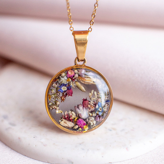 wisiory Wisiorek z kompozycją kwiatową