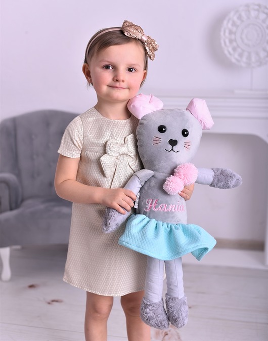 Przytulanka myszka w spódniczce z imieniem Atelier Malego Designu