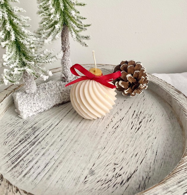 świeczniki i świece Świeca ekologiczna sojowa dekoracyjna "Christmas Bauble " 65x65mm