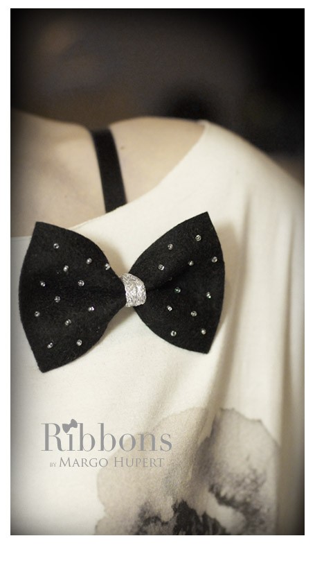 Ribbons black broszka FlowerFelt Design