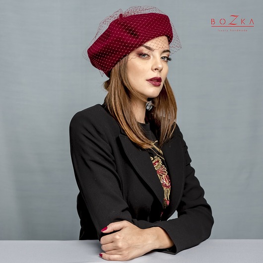 czapki damskie Francuski bordowy beret z woalką