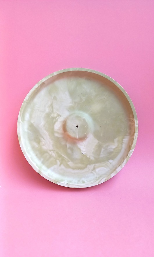 Podstawki pod kadzidełka Okrągła podstawka na kadzidełko, palo santo, marble, zielono-biała