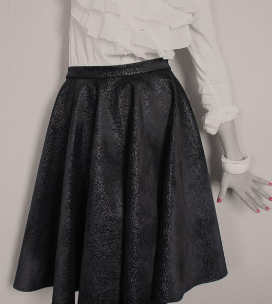 F 329 BLACK NA KOLE monnequin