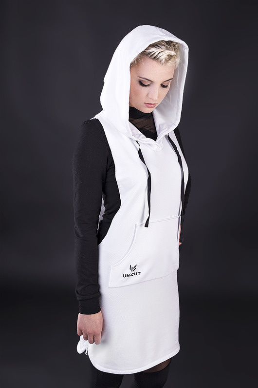 Sukienka "White Hoodie" - Bohater x Paula Tomczy unicut