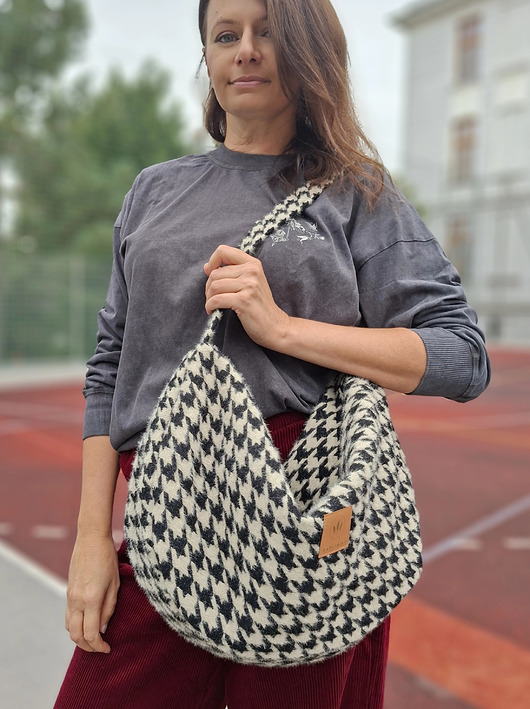 torby na ramię Torba worek z puchatej tkaniny w pepitkę Beżowa