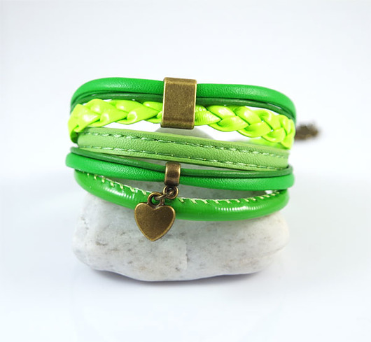 bransoletki - inne Bransoletka - Zielone serce - rzemienie