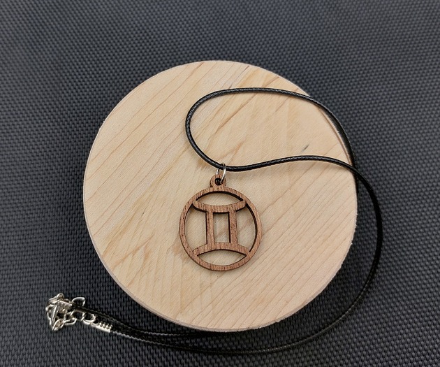 wisiory Naszyjnik wisiorek drewniany ZNAK ZODIAKU BLIŹNIĘTA