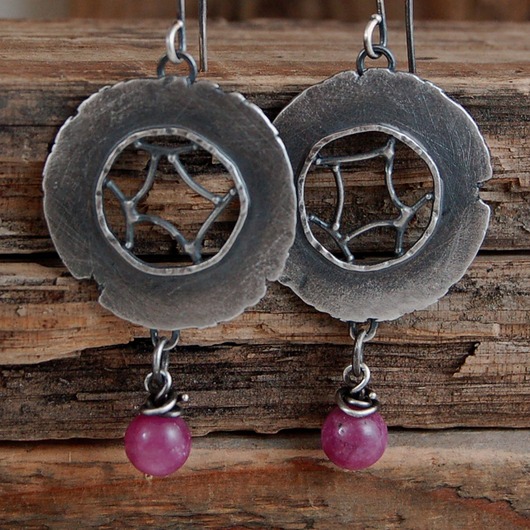 kolczyki srebrne Ażurowe kolczyki srebrne rubin