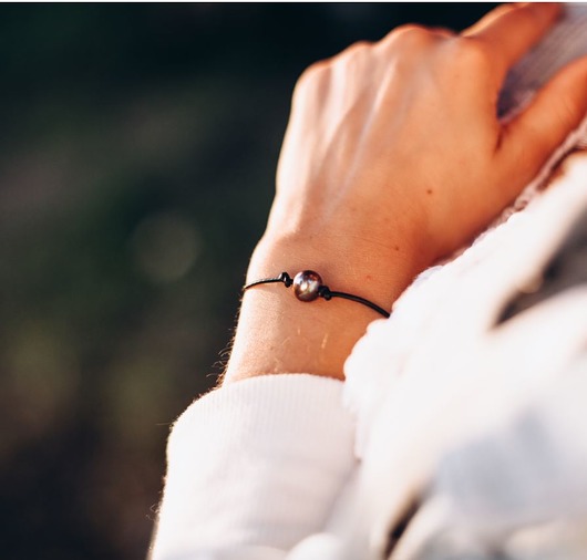 Bransoletka z naturalną perłą na rzemieniu Surf MEIKA PEARLS
