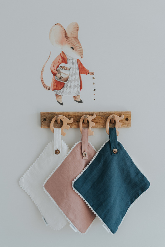 gryzaki i śliniaki dla dzieci Drewniany gryzak z lnem white/beige/pink/blue