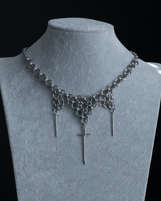 kolie Naszyjnik chainmail ze stali z mieczem
