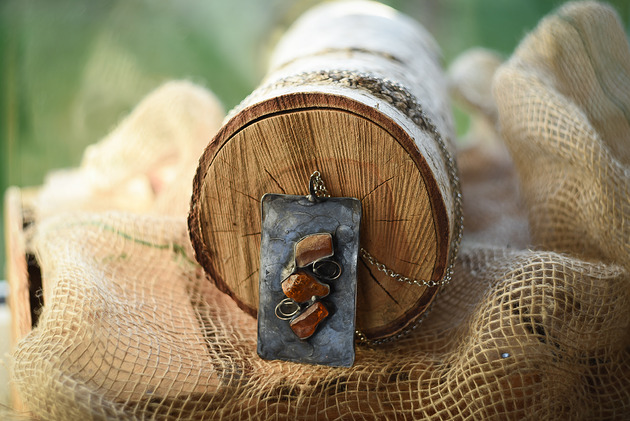 wisiory Bursztynowy wisiorek Naszyjnik z bursztynu