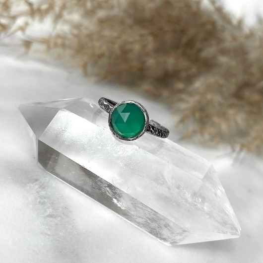 pierścionki srebrne Pierścionek Szmaragd na surowo