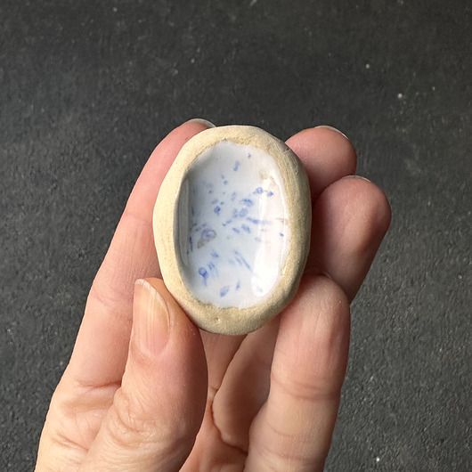 akcesoria różne Worry stone *biel w kropki