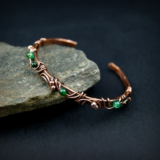 bransoletki wire wrapping Miedziana bransoleta mankietowa z agatami