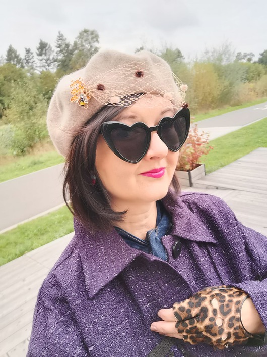 czapki damskie Beret z pszczołą