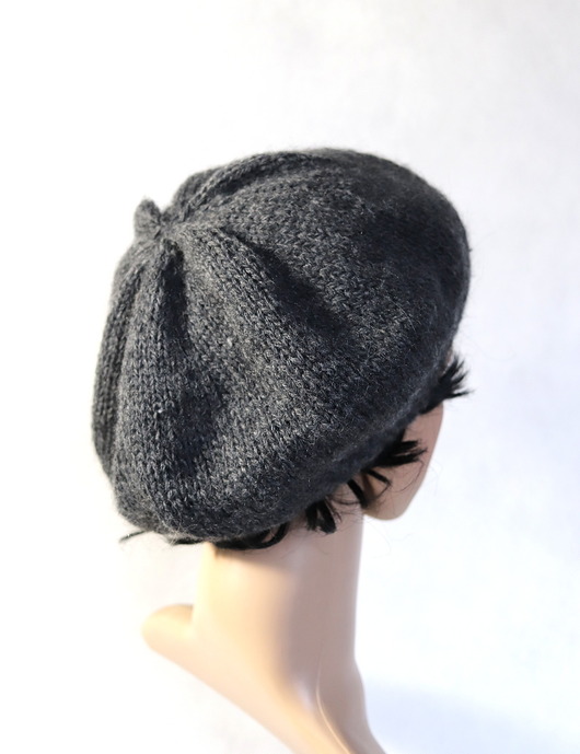 czapki damskie Grafit - beret zrobiony na drutach