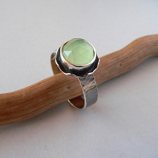 pierścionki srebrne Pierścionek -seledynowy agat  w falbankach-