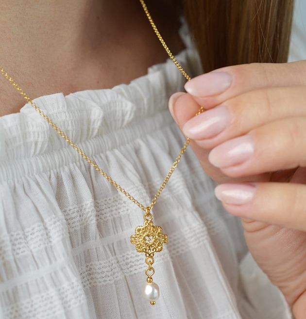 złote naszyjniki Perła i wyjątkowa zawieszka naszyjnik