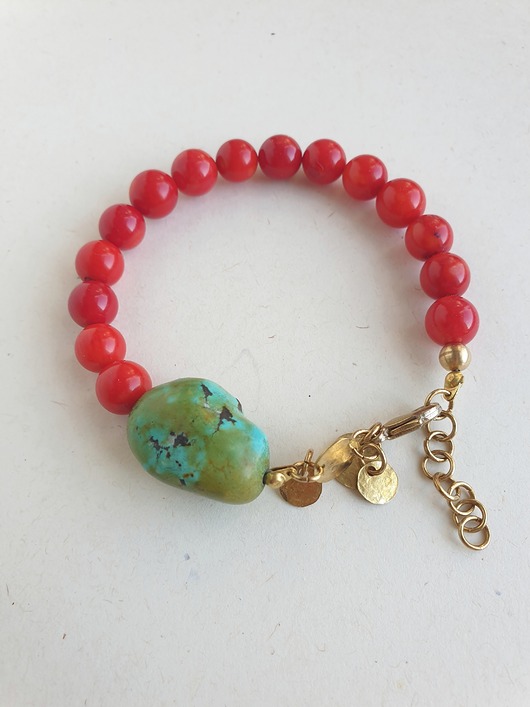 bransoletki z kamieni naturalnych Bransoletka SAKKARA koral, turkus, mosiądz
