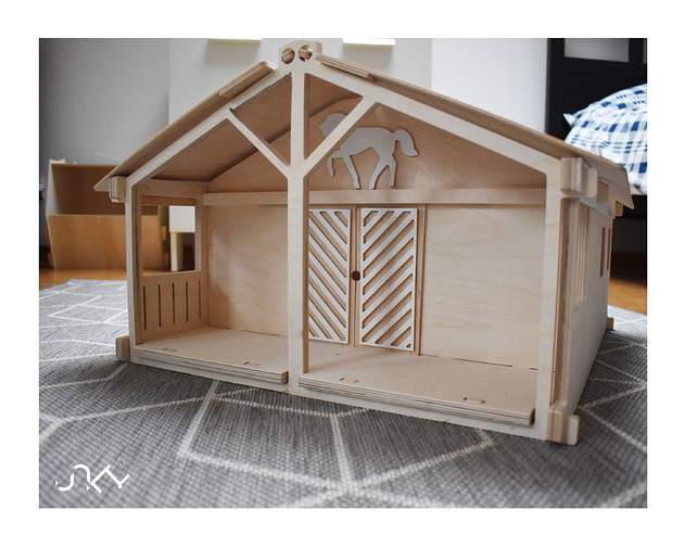 zabawki - inne Stajnia ze sklejki na kolekcje koników do zabawy