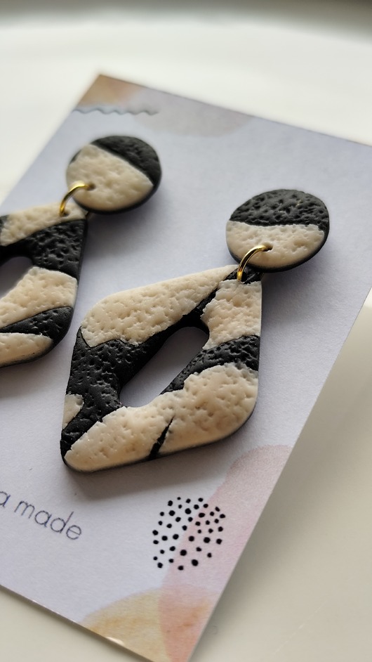 kolczyki z masy plastycznej Kolczyki wiszące panterka zwierzęce czarne