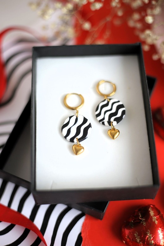 kolczyki z masy plastycznej Walentynkowe kolczyki serduszka FALOVANIE