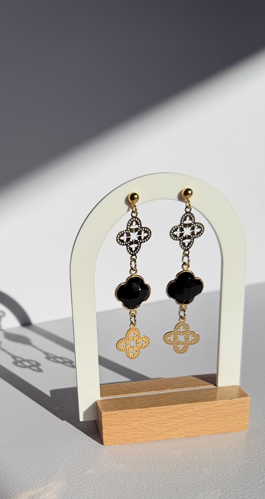 kolczyki pozłacane Kolczyki pozłacane koniczynki z Onyksem Bianca