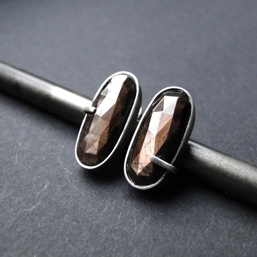 kolczyki srebrne Sztyfty Brown z szafirem