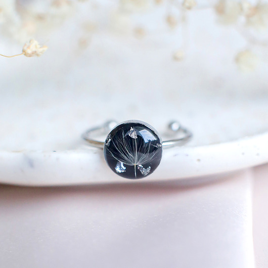 pierścionek z żywicy Pierścionek z  rzęsek dmuchawca