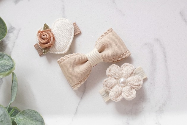 ozdoby do włosów dla dzieci Pierwsze spinki do włosów dla dziewczynki / krem beż SN27