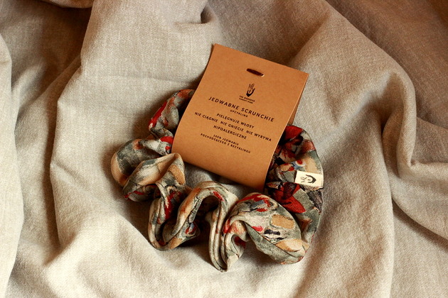 Jedwabne SCRUNCHIE gumka do włosów Upcykling VENUSS concept store