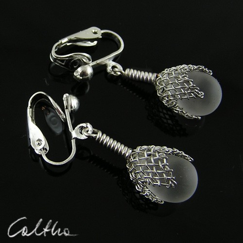matowe w siateczce (klipsy)  Caltha