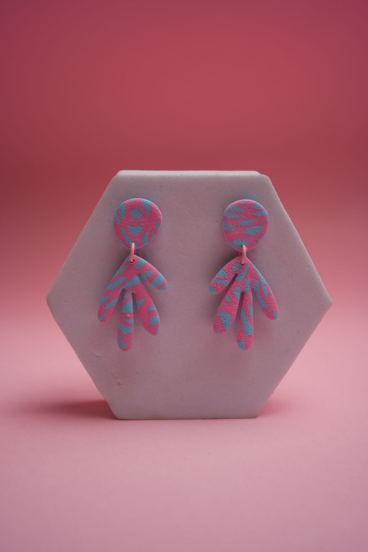 kolczyki z masy plastycznej Mini sztyfty Henri Matisse w abstrakcyjny wzorek