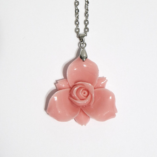wisiory Naszyjnik - Jasno różowy kwiat - koral