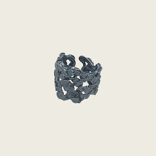 Grafitowy pierścień z płatków- Jabłonka KOS jewellery