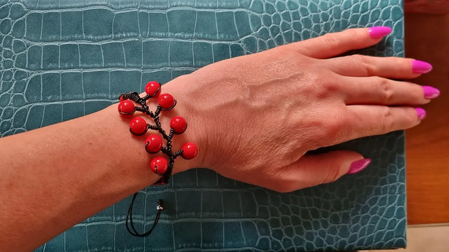 bransoletki wire wrapping Bransoletka gałązka z czerwonymi jadeitami