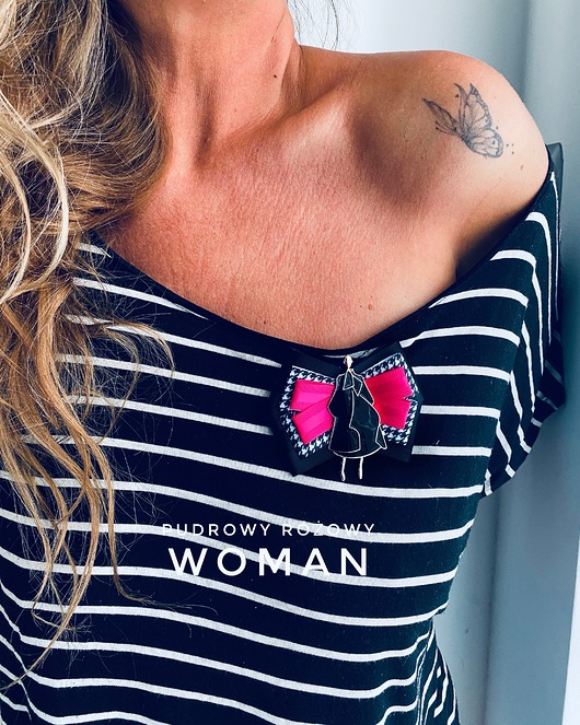 broszki Brosza WOMAN w stylu Pop Art z artystyczną Kobietą