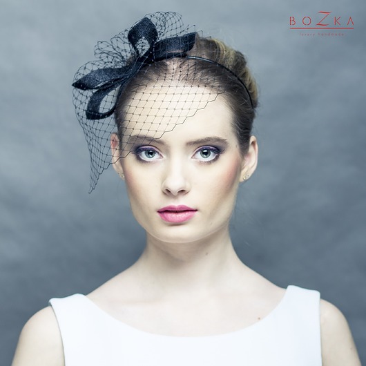 Czarny fascynator z woalką na opasce. BOZKA Luxury Handmade