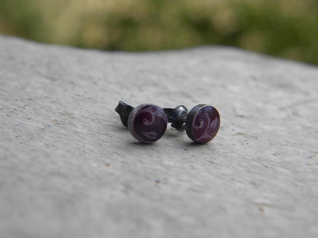 kolczyki wire wrapping Ornamenty na fiolecie   - sztyfty