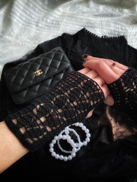 rękawiczki damskie Mitenki koronkowe czarne motyw roślinny