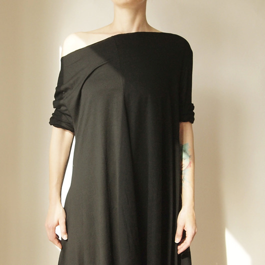 sukienki maxi damskie Sukienka Serce oversize Czarna