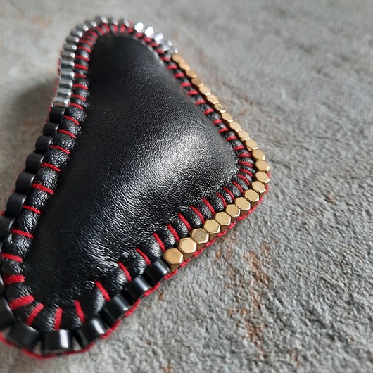 broszki Duża awangardowa broszka, czarna broszka, artystyczna