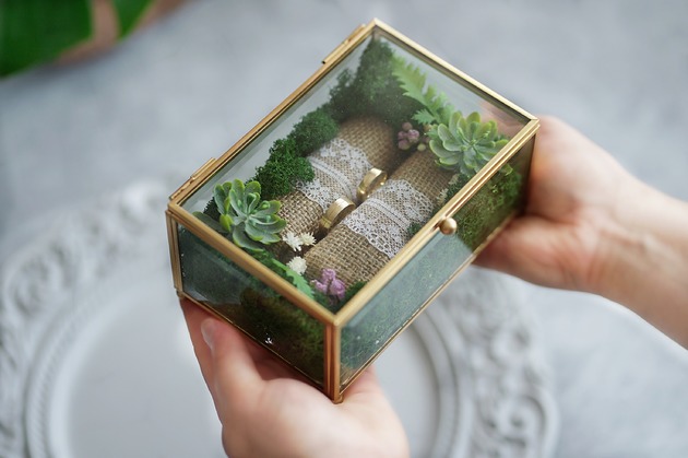 Szklana szkatułka na obrączki ZŁOTA Greenery Rustykalna pracownia