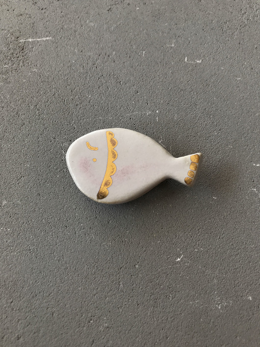 Ceramiczna broszka Ryba złota ELEMTHEBRAND